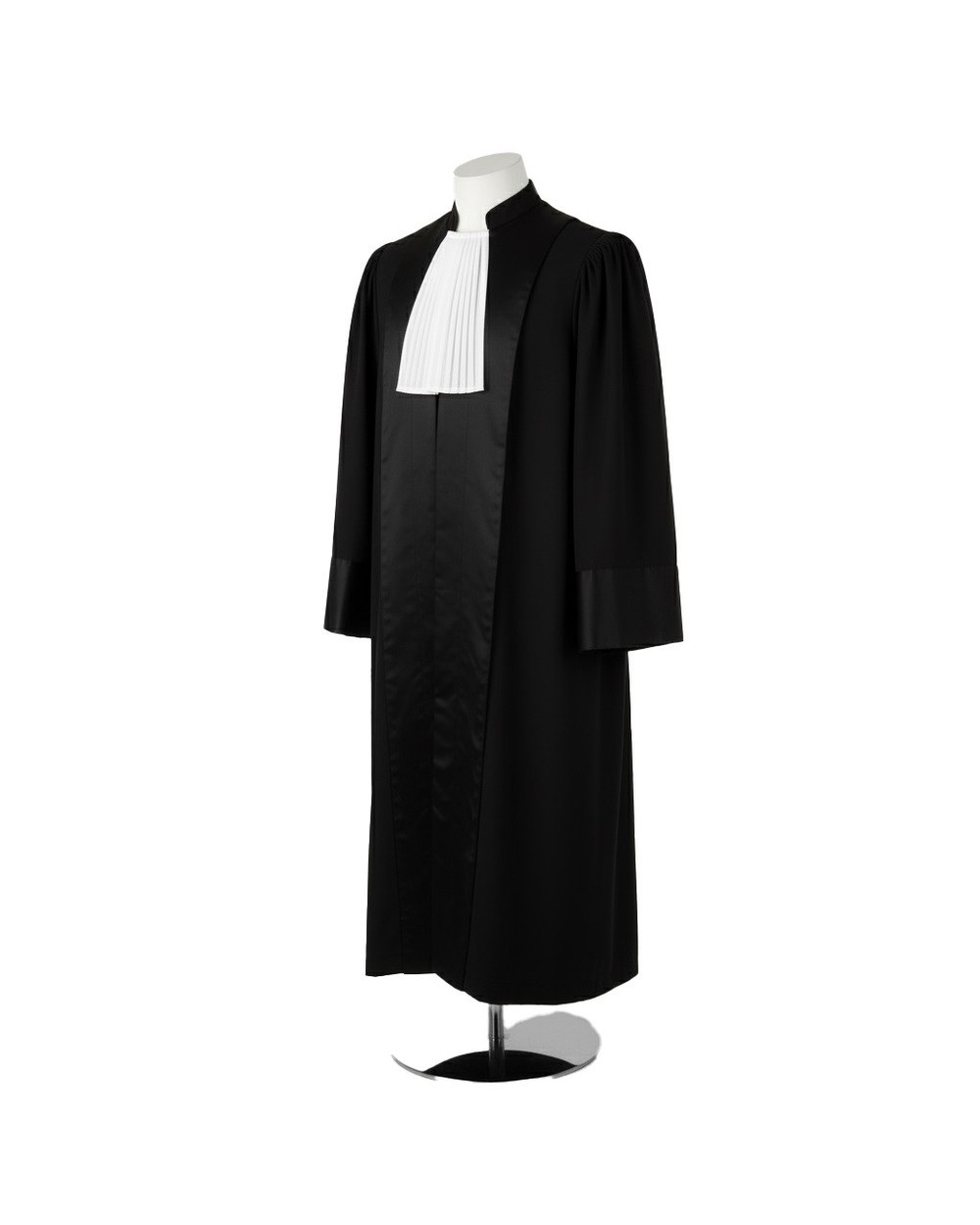 Robă de judecător Premium, vedere semi-profil — fâșiile de satin și căderea materialului